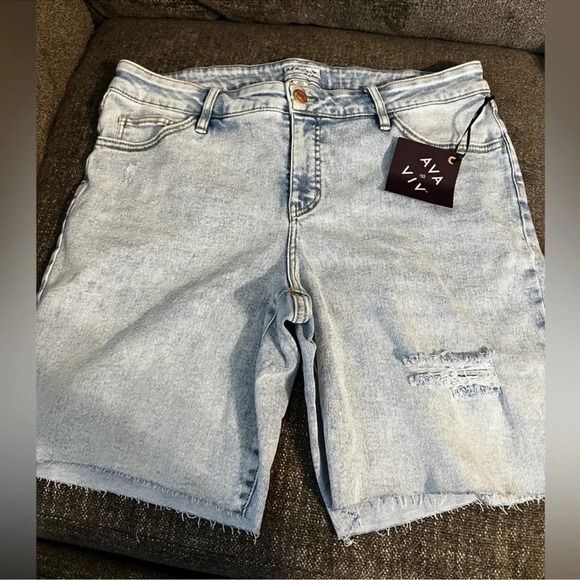 NWT Ava & Viv High Rise Jean Shorts - Picture 2 of 6